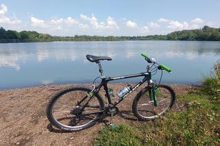 Żabie Doły zanieczyszczone zakwitem sinic