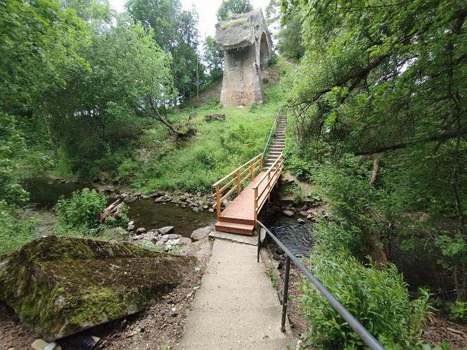 Zwalony most w Grądach Kruklaneckich