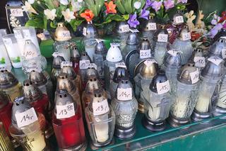 Wszystkich Świętych 2023. Ile w Krakowie trzeba zapłacić za znicze?