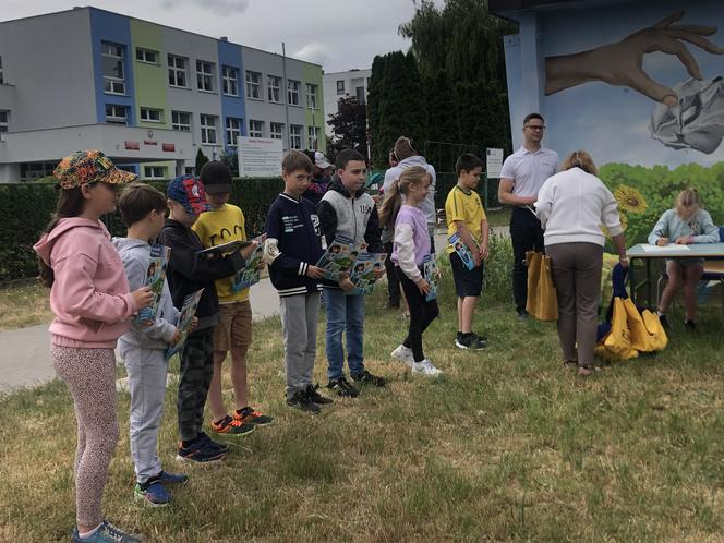 Dzieci z Rumi podpisały "umowę śmieciową". O co chodzi? 