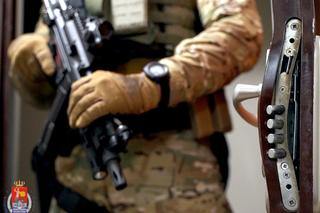 Szok pod Piasecznem. Udawali policjantów, okradli rodzinę z całego majątku. Wśród łupów pieniądze i biżuteria