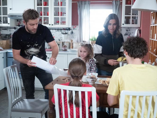 Na Wspólnej, odcinek 3291:  Jarek (Wojciech Rotowski), Eliza (Katarzyna Chorzępa), Hanusia (Pola Żak), Jaruś (Jan Leśniewski), Bruno (Dawid Czupryński)	