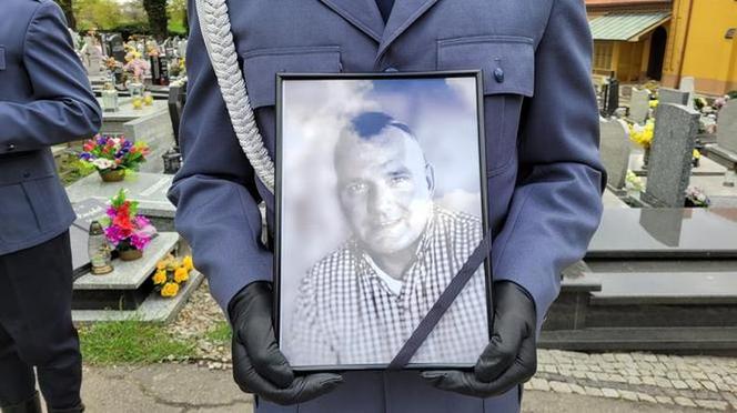 Pogrzeb policjanta z Raciborza. Tłumy przed kościołem. Ostatnie pożegnanie Michała Kędzierskiego