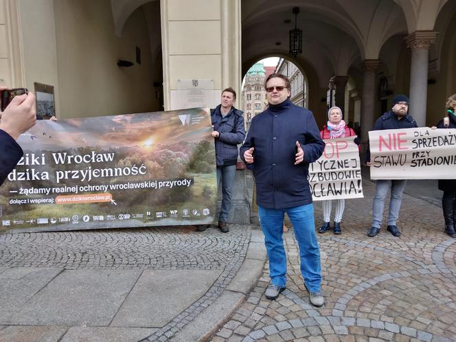 Wraca temat sprzedaży działki przy stadionie Tarczyński Arena. Ekolodzy protestują [ZDJĘCIA]