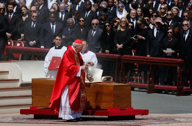 Zaczął się pogrzeb papieża Franciszka. Jedna z największych takich ceremonii w historii