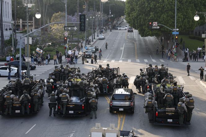 Protesty w Los Angeles coraz silniejsze. Emocje podsycają fałszywe zdjęcia i teorie spiskowe