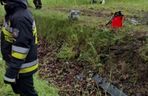 Wypadek pod Radomskiem. Bus wbił się w drzewo! Sześć osób w szpitalu, droga zablokowana
