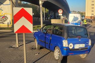 Tak się śpieszył po żonę do pracy, że wjechał w sygnalizator w centrum Gdańska. Był pijany i agresywny