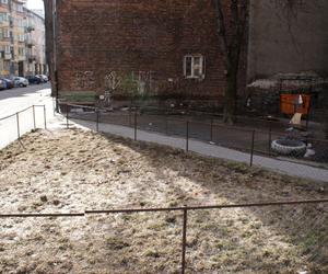  Przekierowanie, Podworko na warszawskiej Pradze, Lódź Design 2011