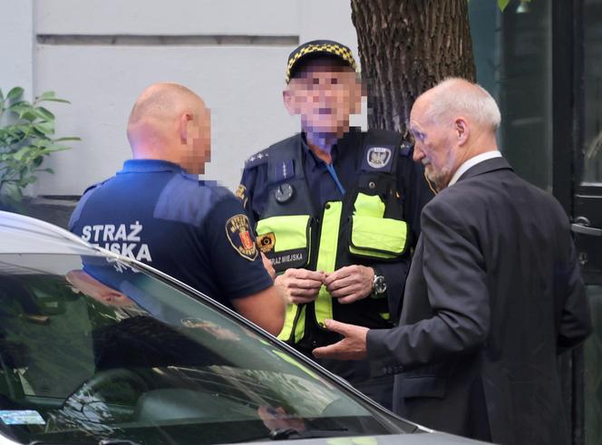 Antoni Macierewicz oczarował strażników