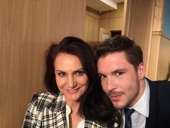 M jak miłość. Aleksandra (Małgorzata Pieczyńska), Marcin (Mikołaj Roznerski) w sądzie