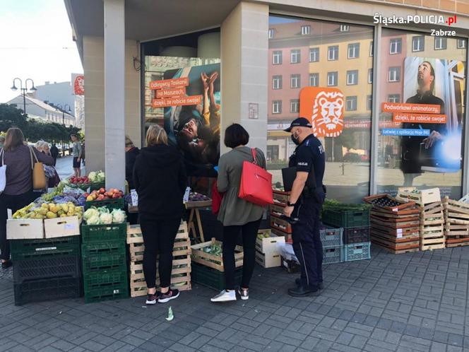 Zabrze: Policjanci kontrolowali sklepy i komunikację miejską. Sprawdzali maseczki [ZDJĘCIA]