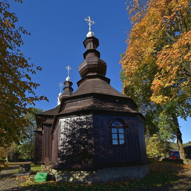 To malownicza wieś w Małopolsce. Zachwyca drewnianą cerkwią w sąsiedztwie Karpat