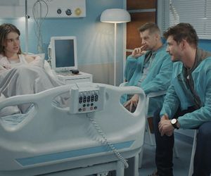 M jak miłość, odcinek 1878: Marcin (Mikołaj Roznerski), Paweł (Rafał Mroczek), Franka (Dominika Kachlik)