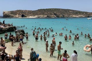 Koniec z nudnymi wakacjami? Tak podróżują Milenialsi i Gen Z. Bleisure staje się trendem