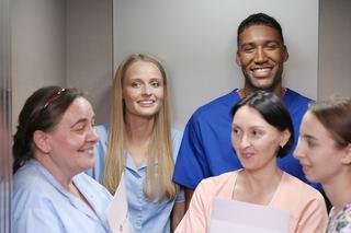 Pierwsza miłość odc. 3483. Weronika (Dominika Kryszczyńska), Samuel (Gamou Fall)