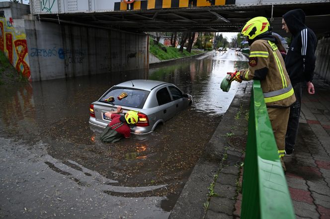 Potężne burze nad Podkarpaciem. Grad, wicher i potoki deszczu, jak w środku lata!