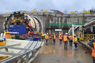 Wielkie chińskie maszyny TBM drążą najdłuższy tunel kolejowy w Polsce