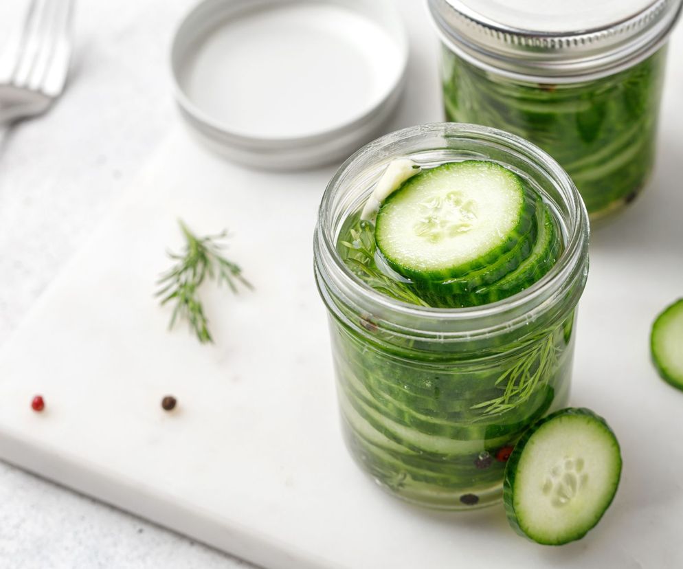 Ogórki z sosem koperkowo-ziołowym