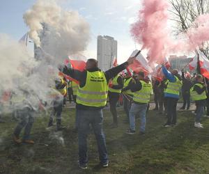 Protest Rolników w Warszawie, gorąco pod PKiN