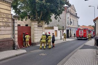 Ściana kamienicy legła w gruzach! Dramatyczna akcja ratunkowa w Wągrowcu