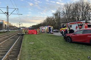 Starsza chciała zawrócić swoim lexusem. Motocyklista nie miał szans jej ominąć