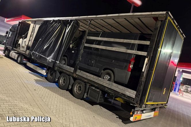 Kradzione pojazdy na naczepie tira
