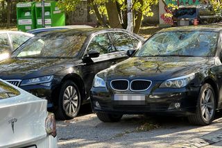 Uszkodzone samochody na Mokotowie