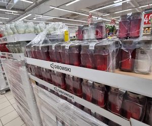 Auchan w Poznaniu: ceny zniczy przed Wszystkimi Świętymi 