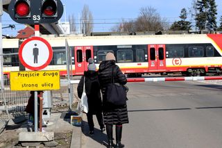 Nowa kładka gotowa od miesięcy. Mieszkańcy wciąż czekają na oficjalne otwarcie