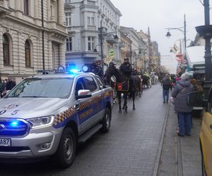 Wielka Szarża w centrum Łodzi. Oddziały konne przeszły przez Piotrkowską