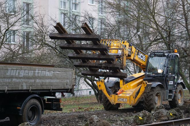 Remont torowiska na ul. Perłowej w Bydgoszczy. Prace nabierają tempa!