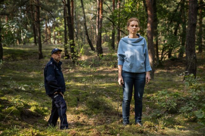 Diagnoza 3 sezon odc. 13. Sylwia Makusz (Matylda Podfilipska), śledczy (Krzysztof Cybiński)