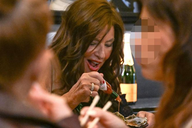 Agnieszka Perepeczko je, pije i tańcuje w środku nocy