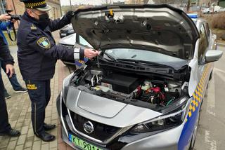 Straż miejska w Tarnowie dostała nowy samochód. Kosztował 130 tysięcy złotych i różni się od pozostałych