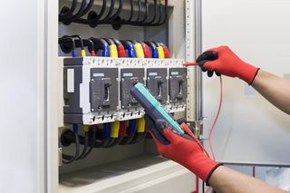 Jakość energii elektrycznej – przyczyny zakłóceń i metody ich eliminacji