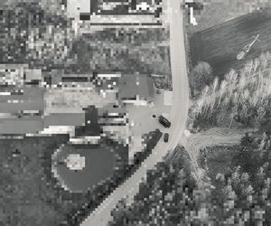 Starnowali bramę samochodem pancernym, obok lądował śmigłowiec z antyterrorystami. Spektakularna akcja policji na Mazowszu