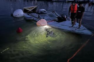  Tonęła łódka w Jeziorze Tarnobrzeskim. Strażacy musieli przerwać akcję [FOTO]