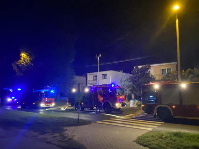 Nocny pożar w Toruniu. Ogień w garażu i budynku gospodarczym