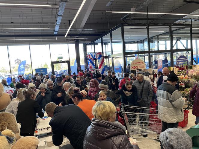 Tłumy gorzowian pojawiły się na otwarciu hipermarketu Carrefour w pasażu handlowym S1