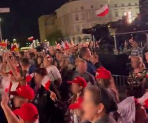 Karol Nawrocki śpiewa (nie)zakazane piosenki