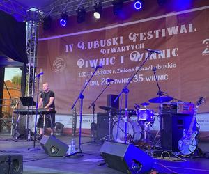  IV Lubuski Festiwal Piwnic i Winnic w Zielonej Górze. Koncert zagrał Czesław Śpiewa