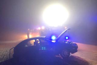 O włos od tragedii pod Bydgoszczą! Strażacy uratowali uwięzionego kierowcę 