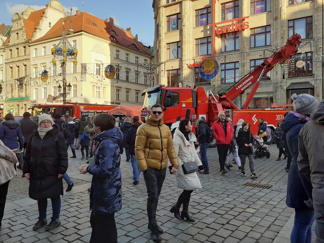 WOŚP 2024 we Wrocławiu. Cały Rynek i ludzie w serduszkach [ZDJĘCIA]