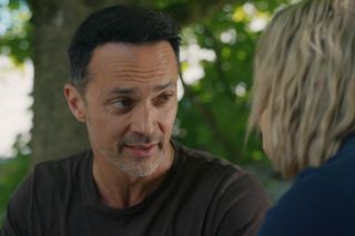 Barwy szczęścia, odcinek 3274: Mariusz coraz bardziej zauroczony Janką. Zaprosi zalotną rolniczkę na randkę? – ZDJĘCIA