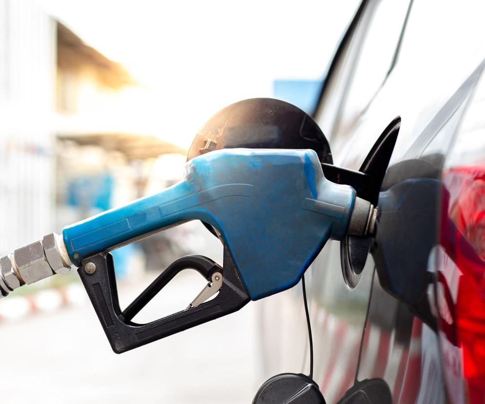 Ceny paliwa na Wszystkich Świętych 2023. Eksperci wskazują, za ile zatankujemy w najbliższych dniach