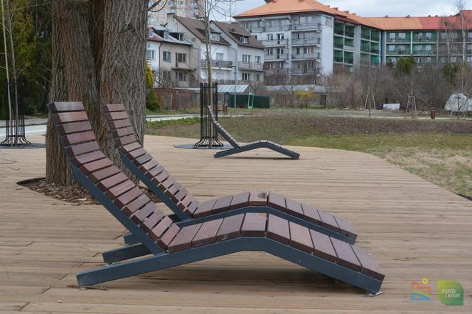 Nowy park w Olsztynie. Są ławeczki, miejsca do grillowania, plac zabaw [ZDJĘCIA]