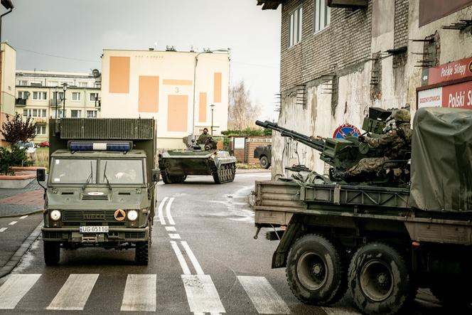 Orzysz. Szturm na urząd miejski. Żołnierze zablokowali centrum miasta [ZDJĘCIA]