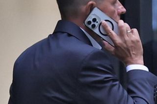  Petru śmiga na hulajnodze 