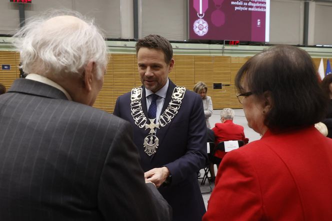 Te pary przeżyły w małżeństwie ponad 50 lat. Prezydent ich za to nagrodził